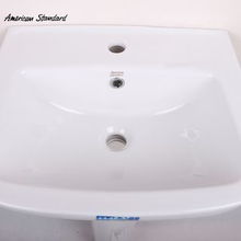 美標(biāo)衛(wèi)浴新品上市 CP 0560 洗臉盆立柱盆與普通馬桶，演繹現(xiàn)代衛(wèi)浴美學(xué)